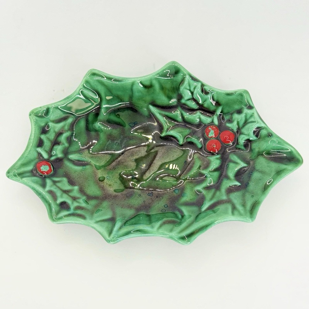 VTG 1979 Handcrafted Green Holly Leaf Ceramic Dish Christmas Berries Glazed Tray